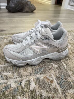 New Balance Women's White and Light Gray Chunky Athletic Sneakers